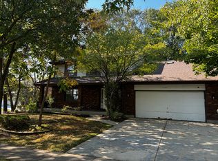 1147 Garfield Ave, Libertyville, IL 60048