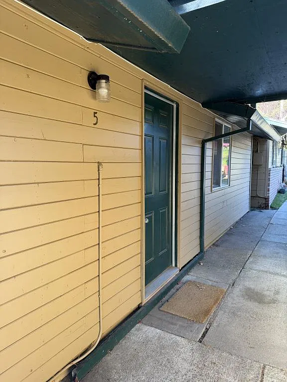 2656 Sanders Dr — Photo 1