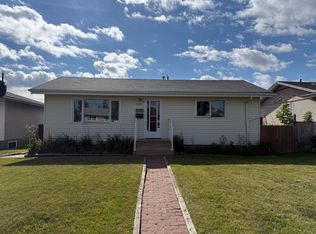 6011 131a Ave NW, Edmonton, AB T5A0H8