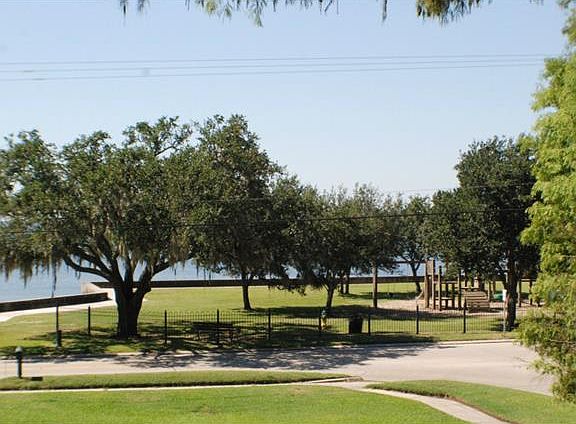 2nd image of 2777 Lakeshore Dr