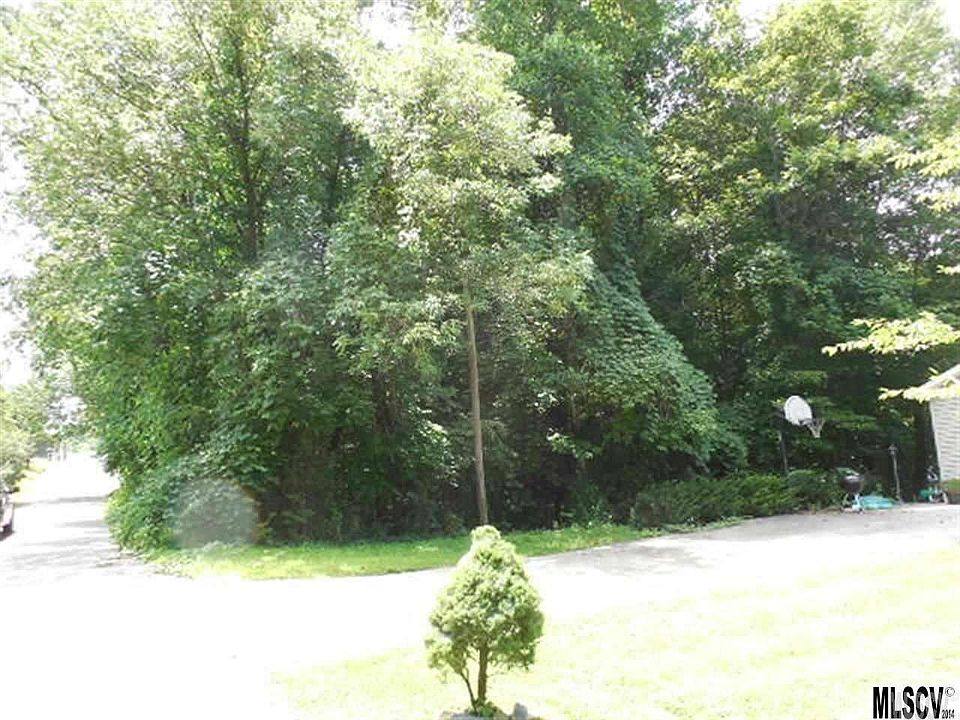 1st image of 821 Hillsfarm St NE