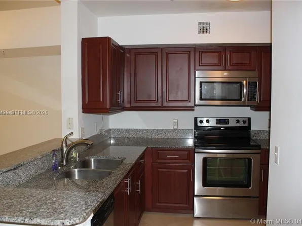 2451 Centergate Dr APT 303, Hollywood, FL 33025