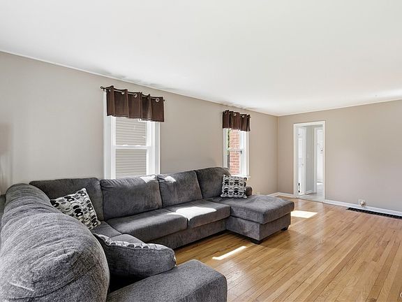2nd image of 106 Lynhurst Ave