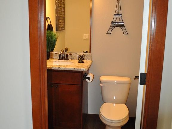 Powder room
