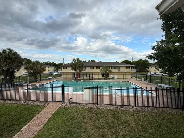 3325 Airport Rd N #J-5, Naples, FL 34105