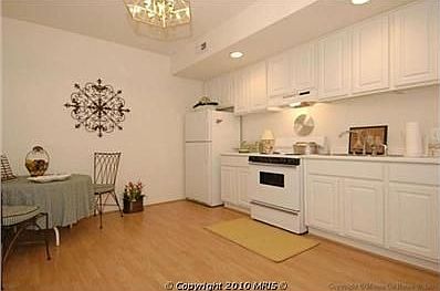 4th image of 9764 Viewcrest Dr