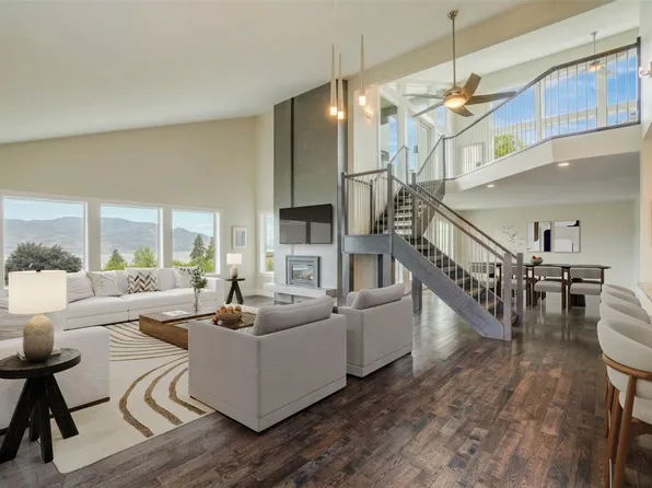 3137 Vector Dr, West Kelowna, BC V1Z 3B1