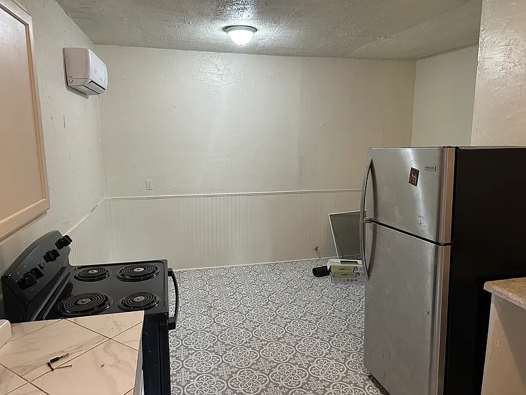 404 E Oak St — Photo 20