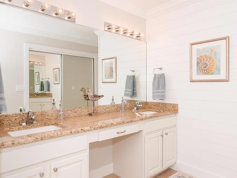 2411 NE Pinecrest Lakes Blvd — Photo 19