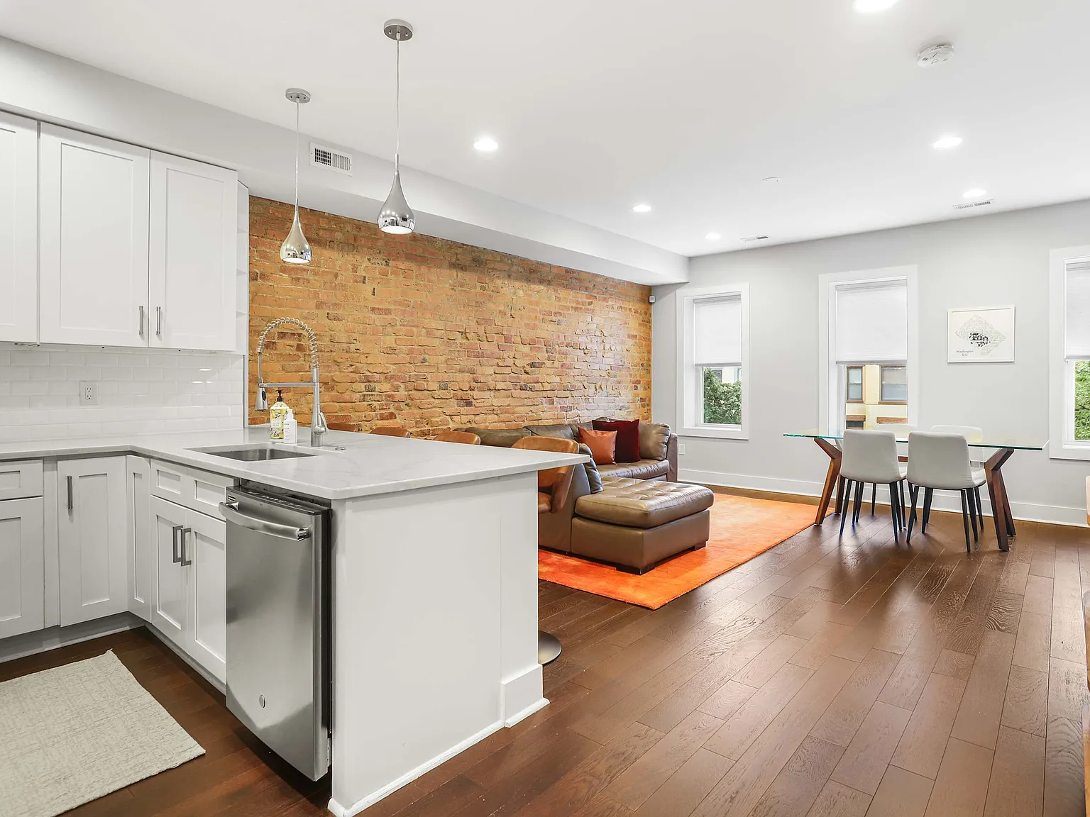 3 bed, 1600 sqft, $9,000 — Photo 3