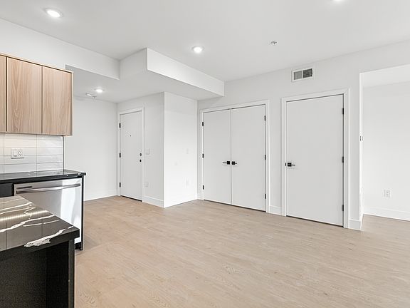 5th image of 2132-38 N 10th St #304