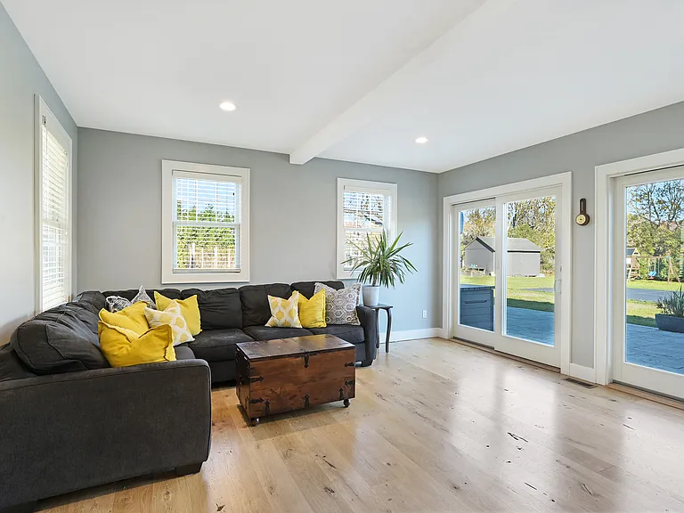 148 Montauk Hwy — Photo 4