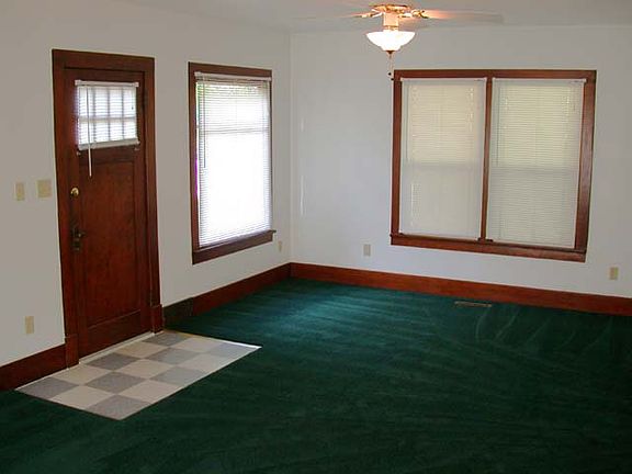 4th image of 10 Lewis Ave