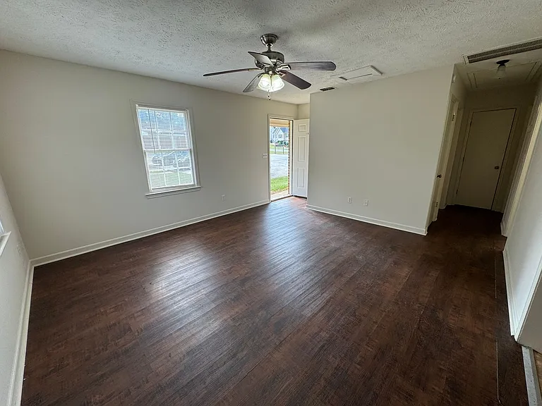 118 Burlington Rd NE — Photo 4