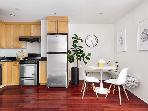4th image of 15 Saint Marks Pl APT 3A