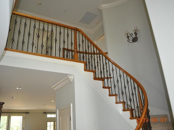 3rd image of 4941 Cresita Dr