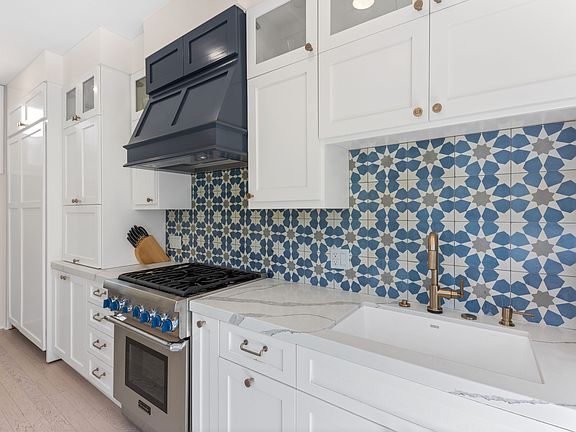 3rd image of 29 Pixley St
