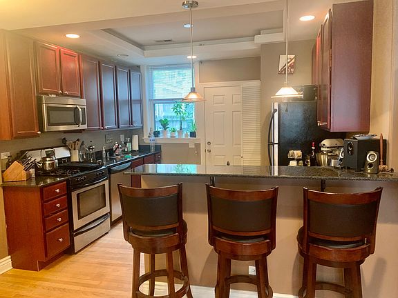 5th image of 6705 N Lakewood Ave #2