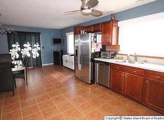 5th image of 42 Pitney Ave