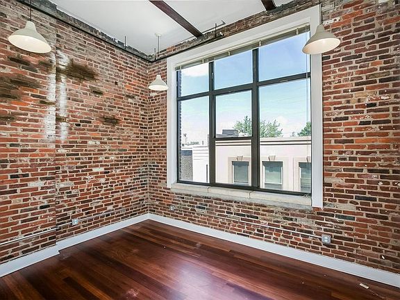5th image of 3421 Richmond St APT 215