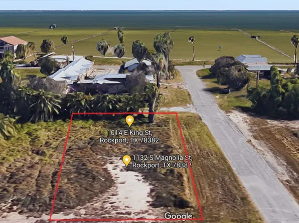 1132 S Magnolia St, Rockport, TX 78382