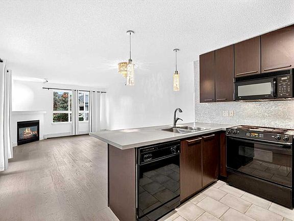 4th image of 35 Richard Ct SW #421