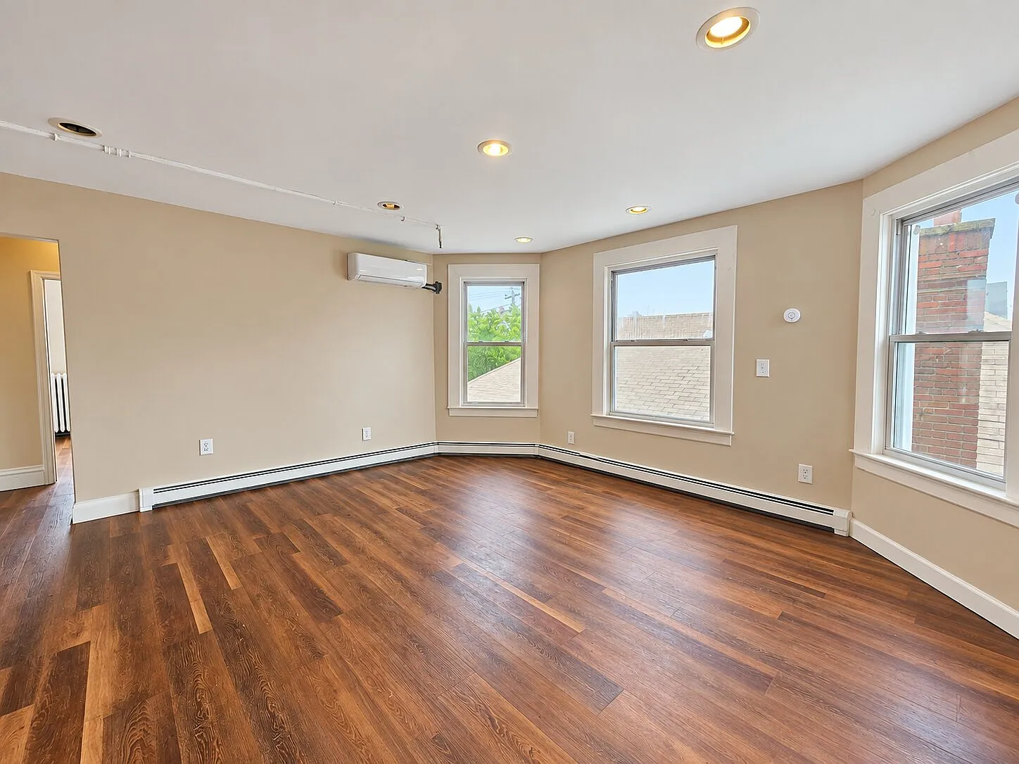 4 bed, 1500 sqft, $4,000 — Photo 2