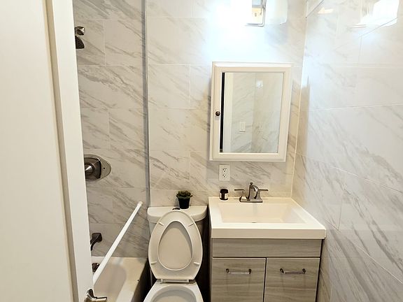 4th image of 99 Clerk St #1A