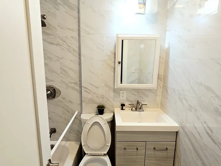 99 Clerk St #2A — Photo 8