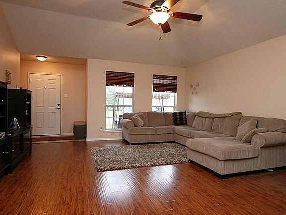 Pretty Floors, Fireplace are just a few of its amenities.