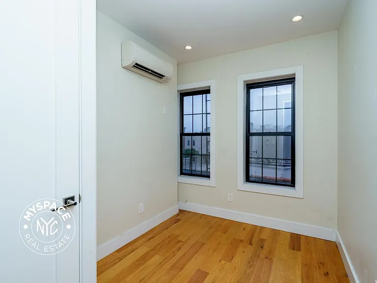 50 Starr St #3L — Photo 8