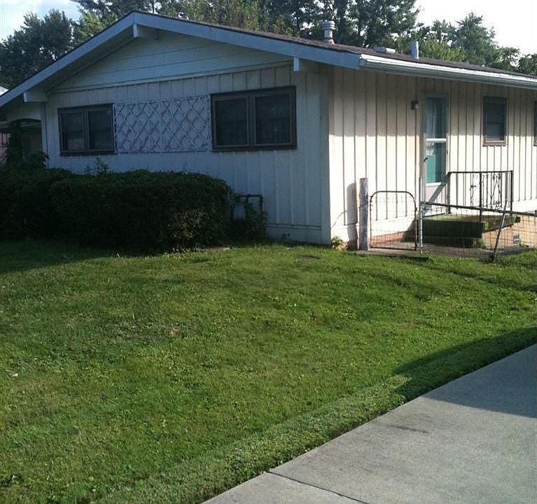 2nd image of 560 Parkside Dr