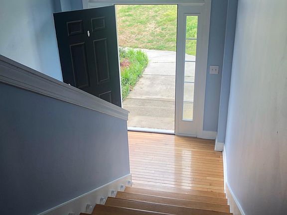 2nd image of 216 Hidden Oaks Dr
