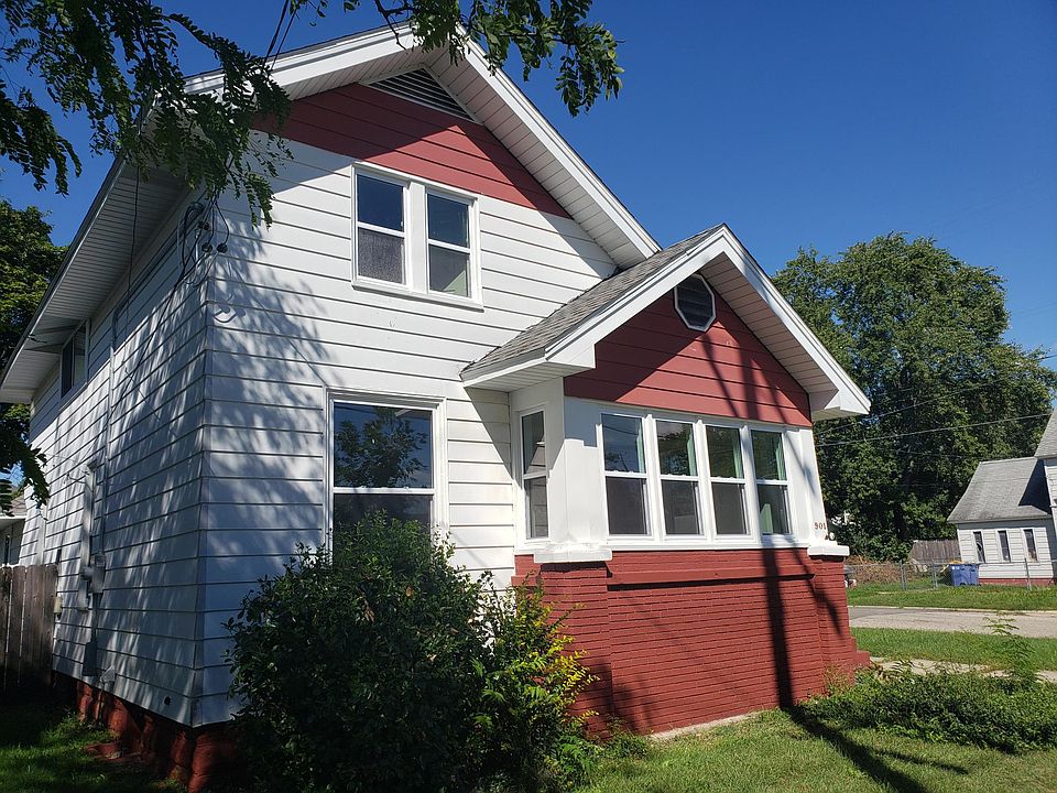 1st image of 901 Courtney St NW
