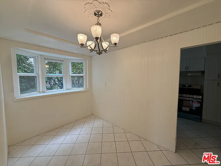 211 S Arnaz Dr #LOWER — Photo 12