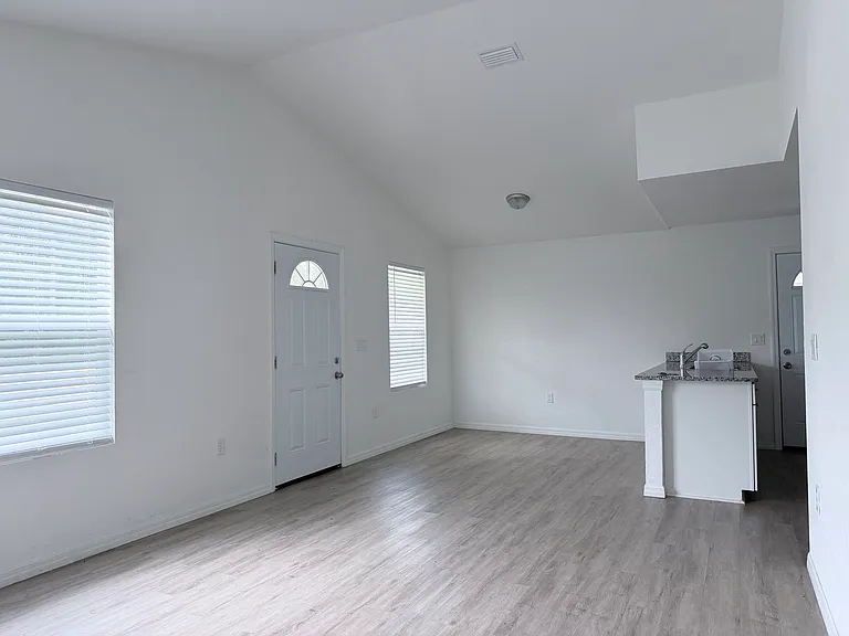 21423 SW Beach Blvd — Photo 12