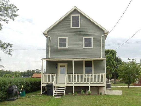 2nd image of 1819 Raymond Ave