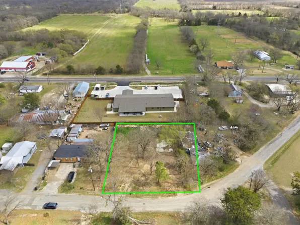 104 S Main St, Bonham, TX 75418