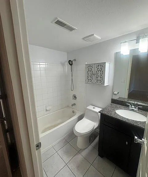 1943 Greenpoint Dr #302 — Photo 14
