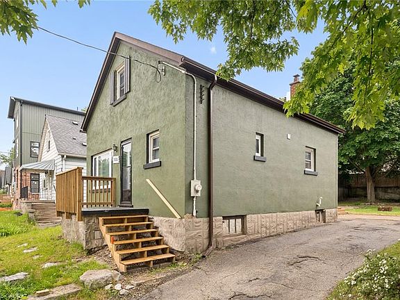 3rd image of 555 Wellington St N