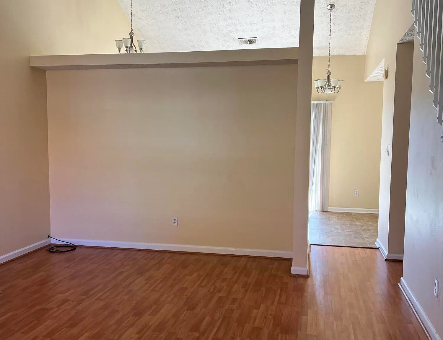 3 bed, 2.5 bath, 1386 sqft, $1,799 — Photo 2