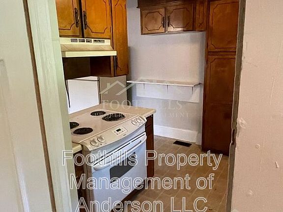 4th image of 1704 Park Dr