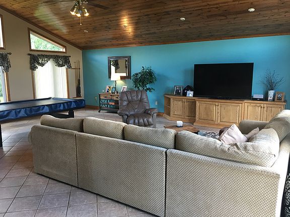 Large family room 24' x 26'