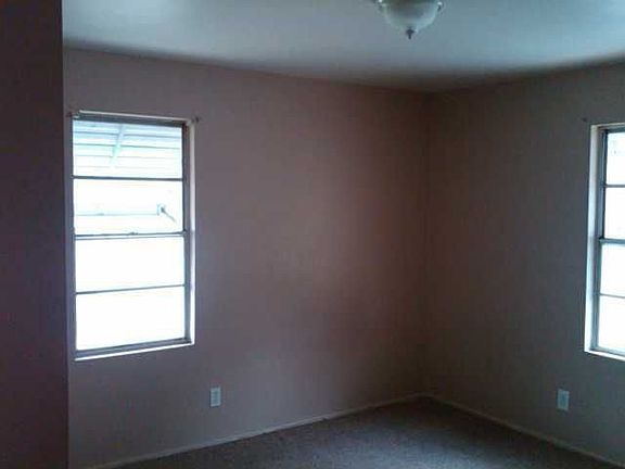 4th image of 10082 Duke Dr