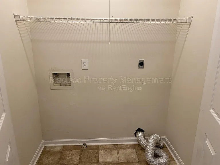 2909 Broyhill Ct — Photo 24