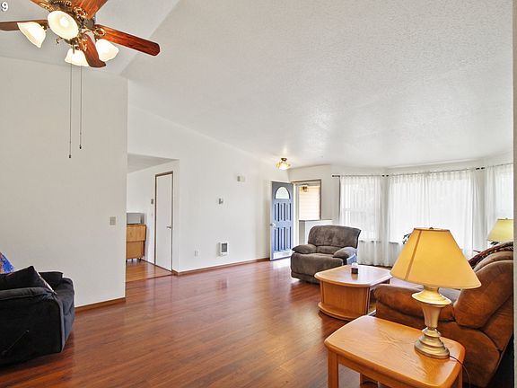 4th image of 10514 NE 66th St