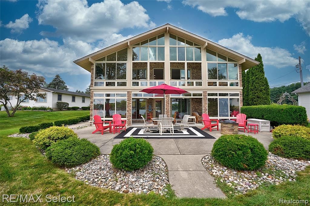 14137 Swanee Beach Dr, Fenton, MI 48430 Zillow