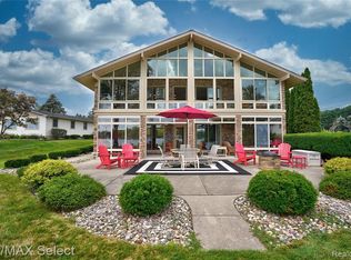 14137 Swanee Beach Dr, Fenton, MI 48430