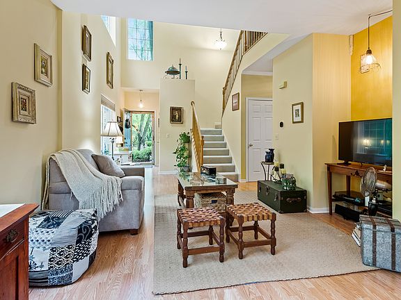 3rd image of 106 Southwicke Dr