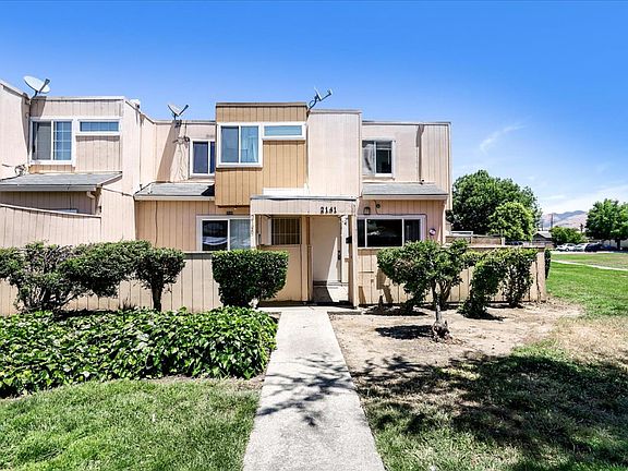2nd image of 2141 Luz Ave